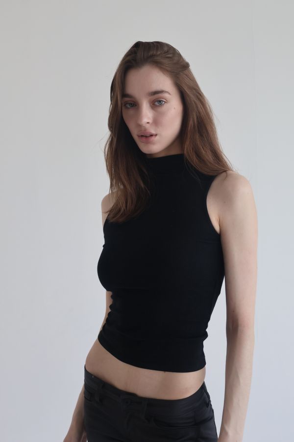 Leana Gallery