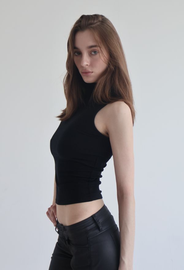 Leana Gallery