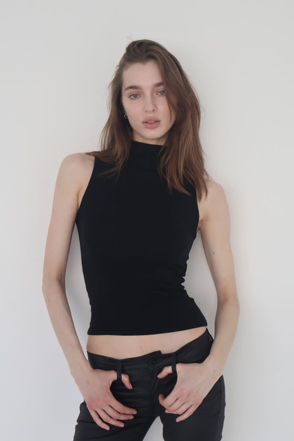 Leana Gallery