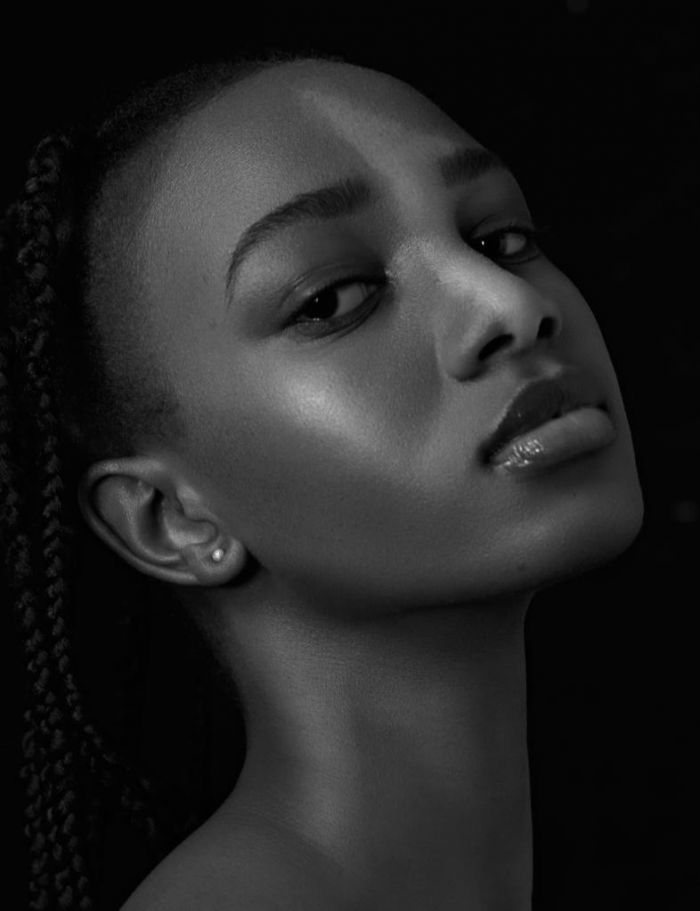 sara riak model thumb photo